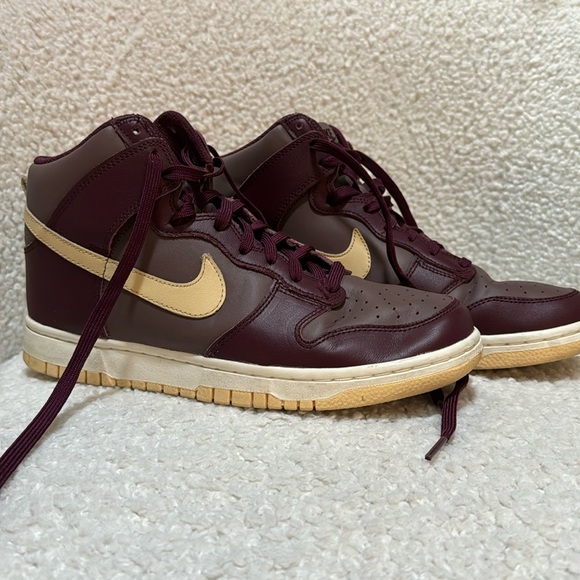 Nike Shoes - Nike Dunk high in Plum Eclipse